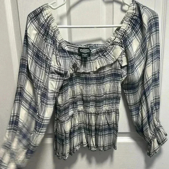 PLAID PUFFY SLEEVE TAN AND BLUE SLIGHTLY CROPPED TOP - Picture 3 of 3